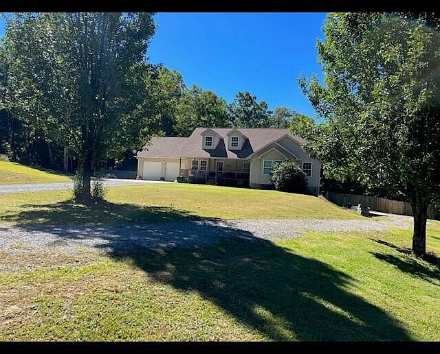 2nd image of 429 Dixie Ln