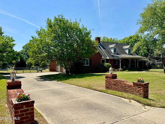 5th image of 102 Squire Drive