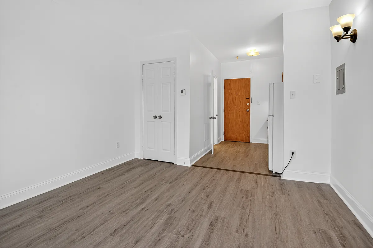 Building Photo - 2425 Mount Vernon Ave #2