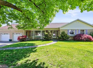 1445 Chapel Dr, York, PA 17404