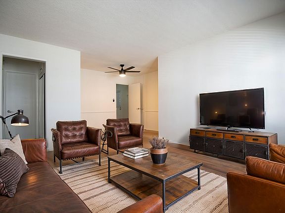 4th image of 11948 Magnolia Blvd APT 2