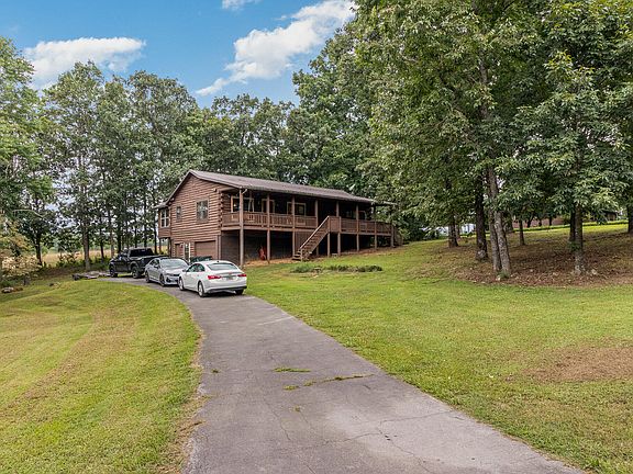 3rd image of 232 Owens Cir NE