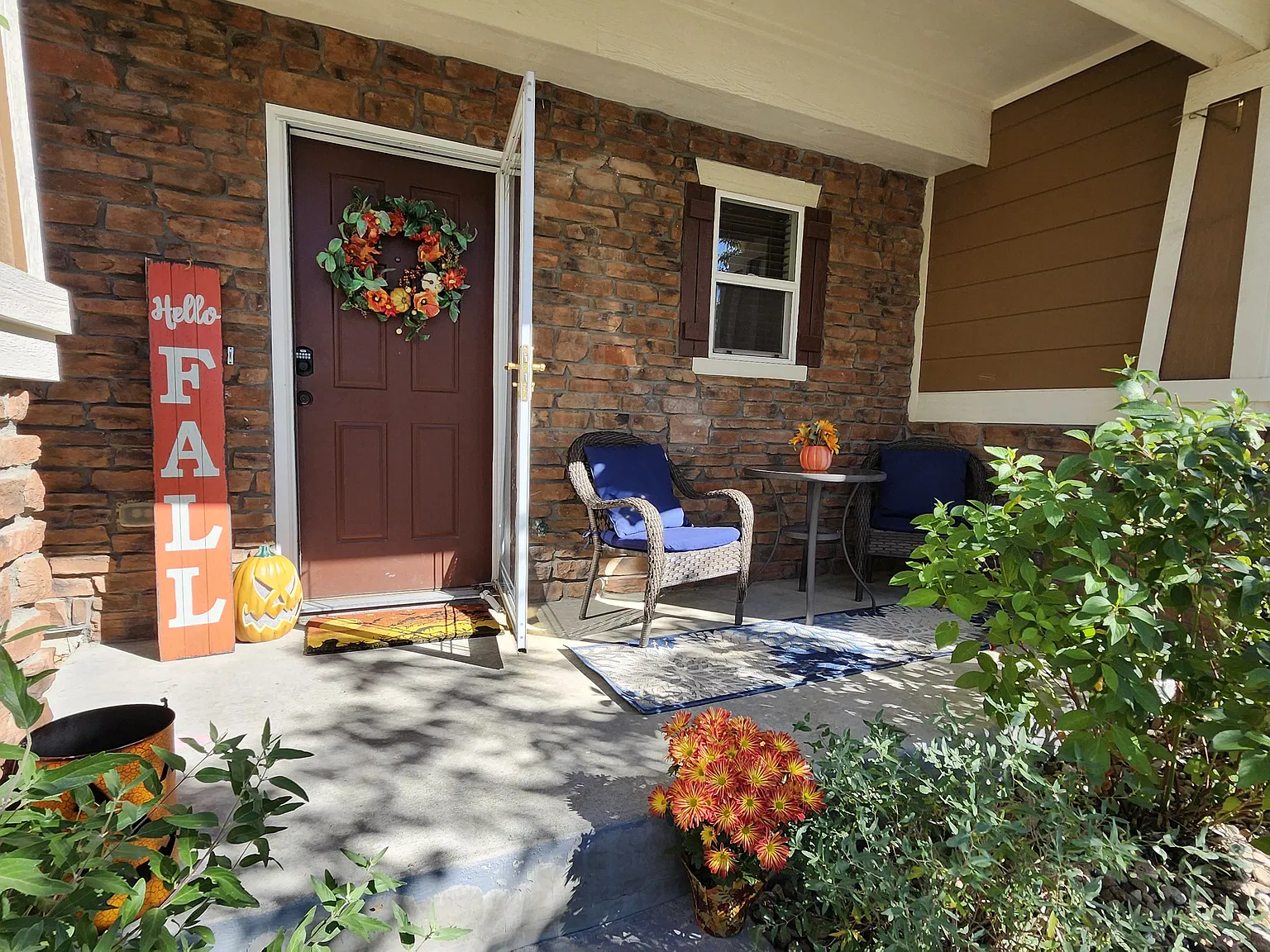 1194 S Quintero Ct — Photo 2
