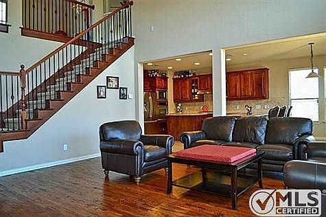 4th image of 203 Crestbrook Dr