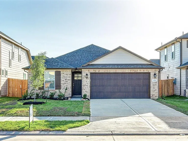 7214 Toluca Dr — Photo 1