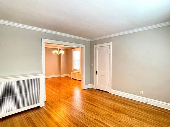 2nd image of 5039 N Wolcott Ave