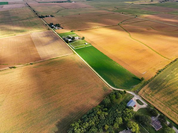 11971 W East Rd, Forreston, IL 61030