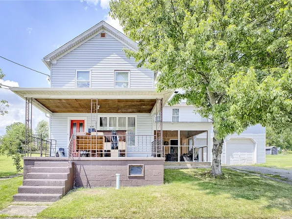 400 1st St, Ernest, PA 15739