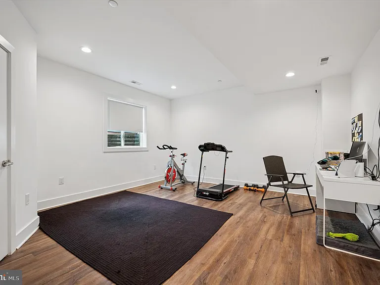 6715 Cinnaminson Ct — Photo 10