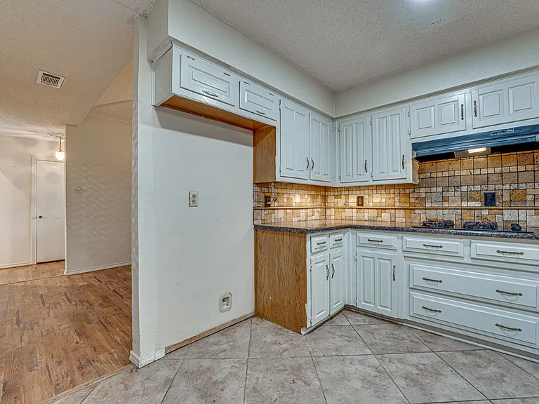 917 Meadowgate Dr — Photo 17