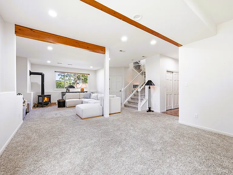 1635 Muirfield Ln — Photo 38