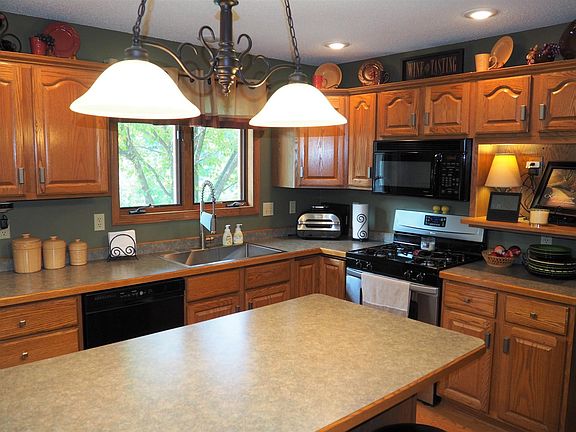 3rd image of 421 Willow Creek Dr