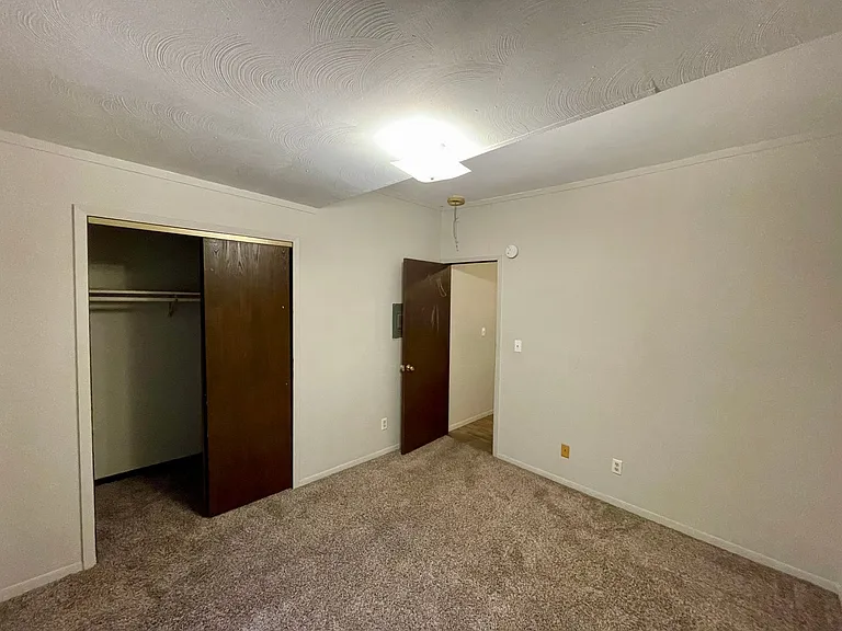 607 W Capitol Ave — Photo 9