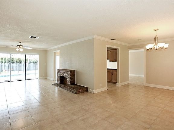 4th image of 16768 Golfview Dr