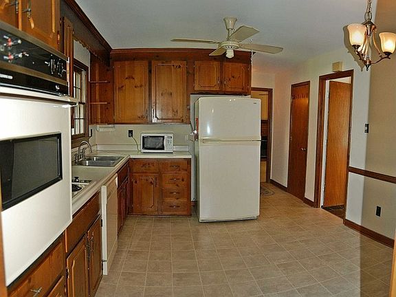 Eat-in kitchen