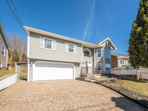 15 Feller Ct, Halifax, NS B4E 3M4