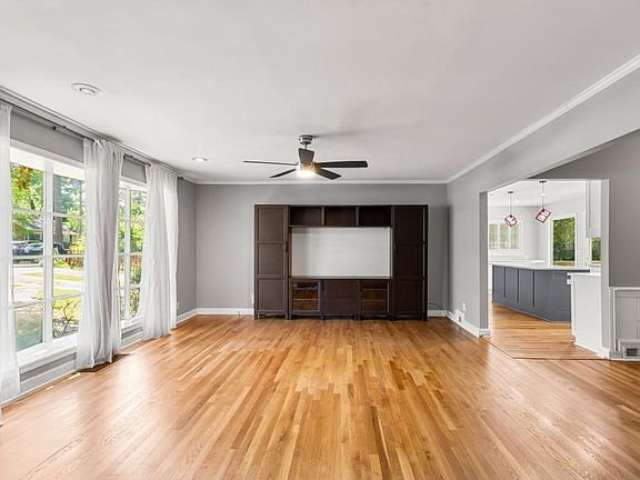 3rd image of 984 Lindridge Way NE