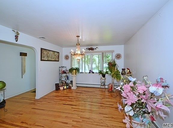 4th image of 154 Oak St