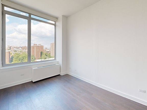 4th image of 801 Amsterdam Ave APT 14G