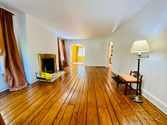 3rd image of 8074 Kent St