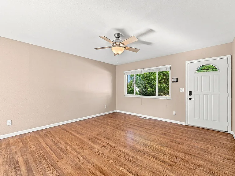 1407 Willshire Dr — Photo 3