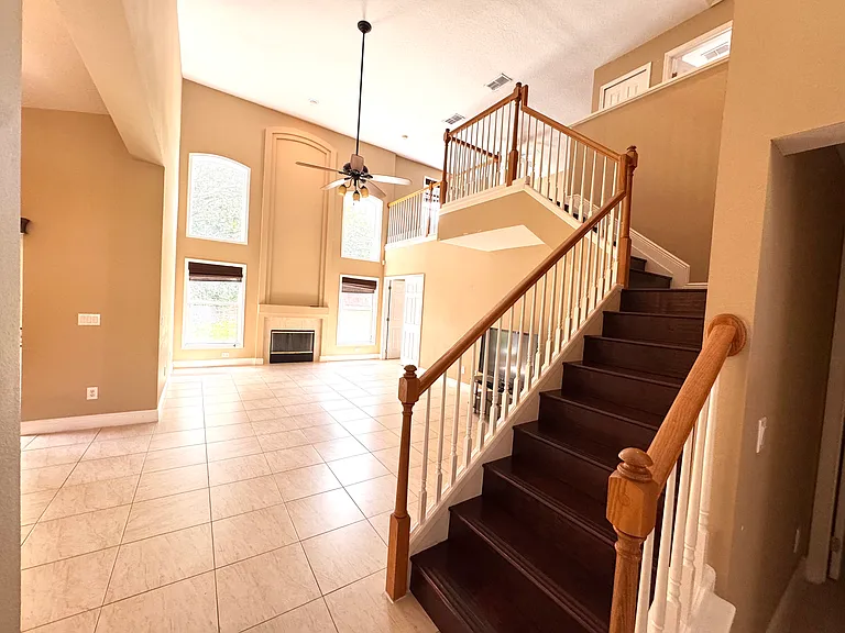 544 Pickfair Ter — Photo 16