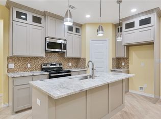 403 Montgomery St, Navasota, TX 77868