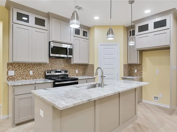 403 Montgomery St, Navasota, TX 77868