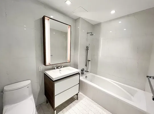 Rented by Villa Spaces Inc. | media 25