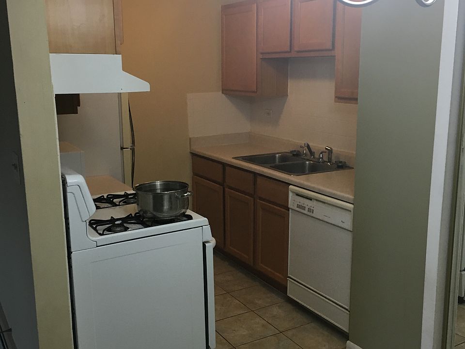 1st image of 1862 Somerset Dr