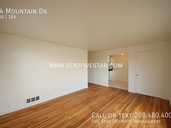 3rd image of 24 Mountain Dr