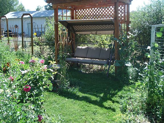 A Garden Gettaway - A True Gardener's Paradise
