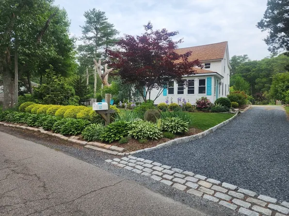 12 Church St, Carver, MA 02330