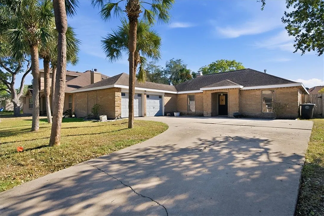4 bed, 1855 sqft, $2,195 — Photo 2