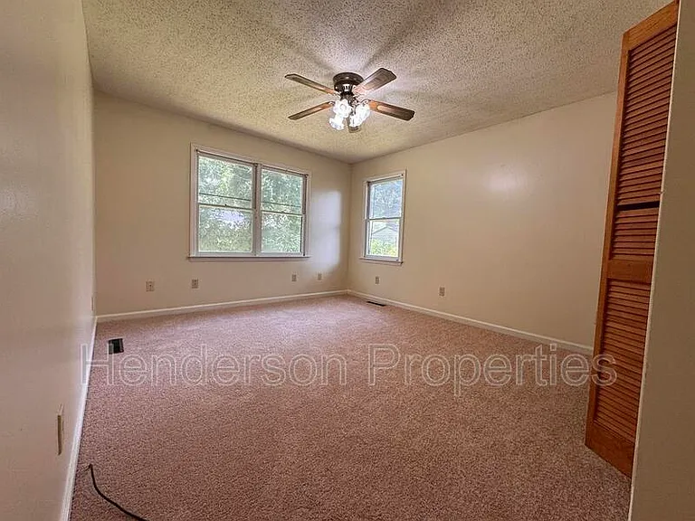 634 N Kelly St — Photo 16