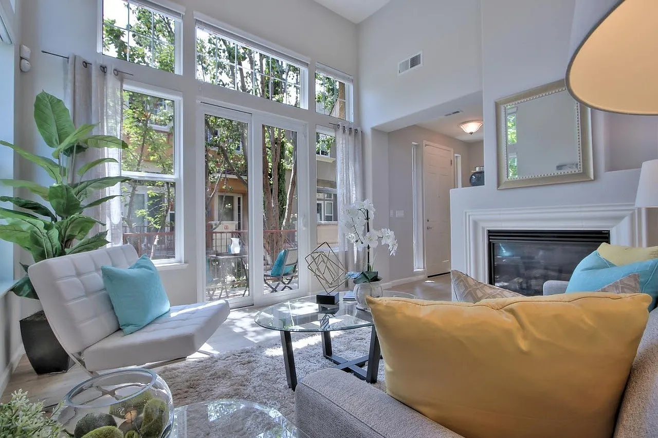 3 bed, 2.5 bath, 1894 sqft, $5,500 — Photo 2