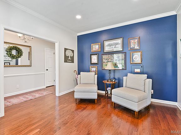 3rd image of 9430 Huntingdon Ct