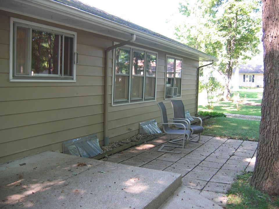 2nd image of 4071 Genevieve Blvd