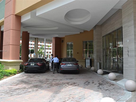 2nd image of 999 SW 1st Ave APT 3017