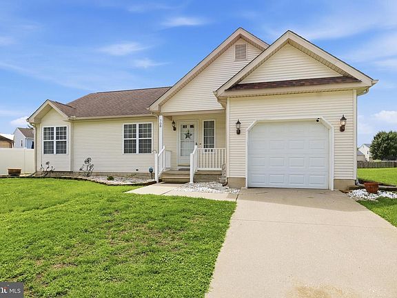 3rd image of 708 Millet Ln