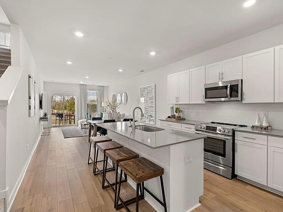 5th image of 574 Trinity Way