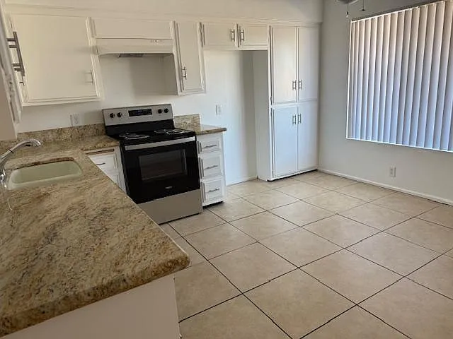 Kitchen, Downstairs