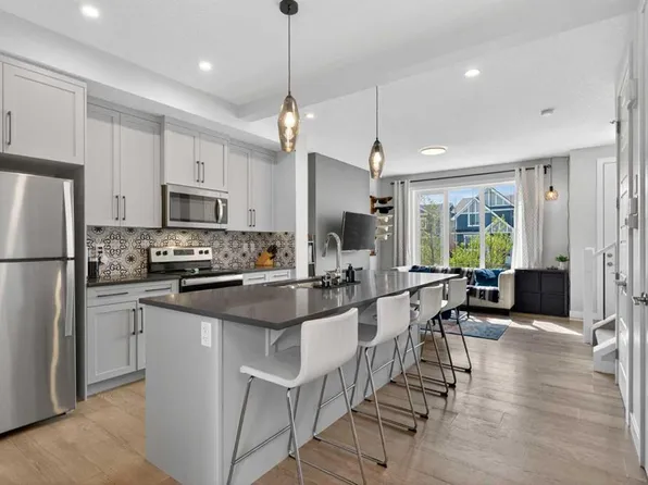 394 E Sundown Rd, Cochrane, AB T4C 2A6