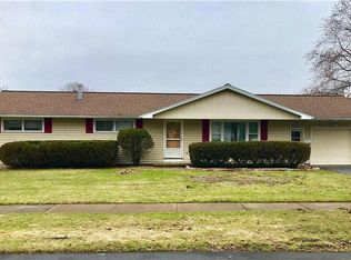 87 Larkspur Ln, Rochester, NY 14622