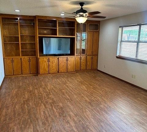 5th image of 702 Shirley Ln