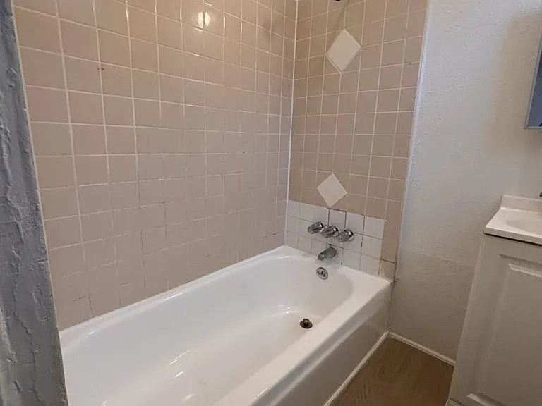 1315 S Flower St — Photo 12