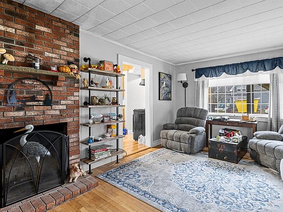 5th image of 42 Everett St