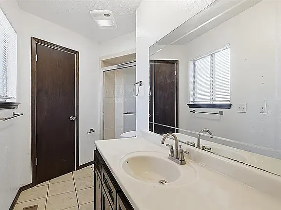 4 bed, 3435 sqft, $2,200 — Photo 4
