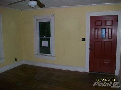 28 Swan living room