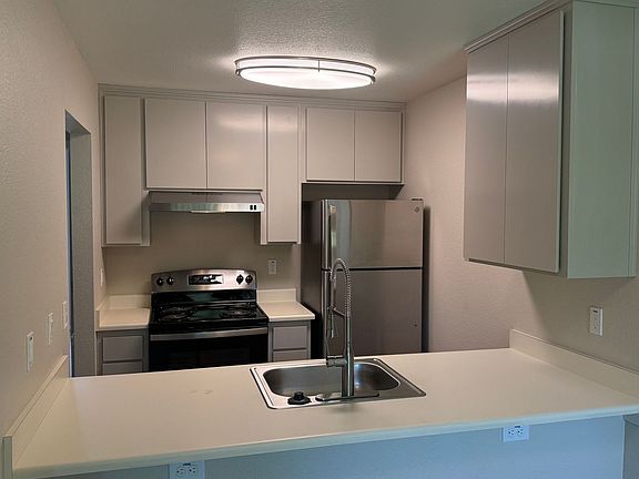 5th image of 9521 Emerald Park Dr APT 66